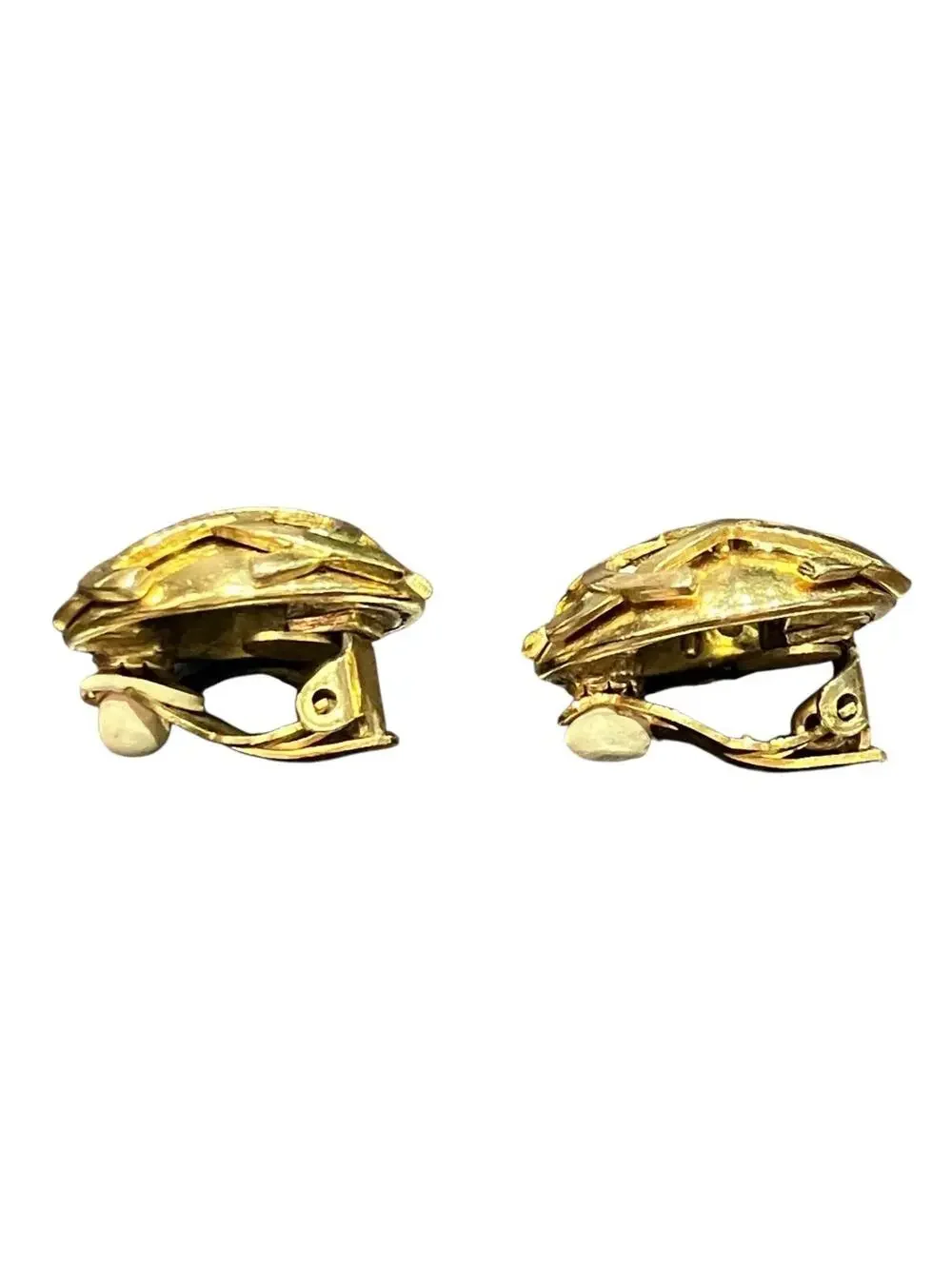 CHANEL elevate your
